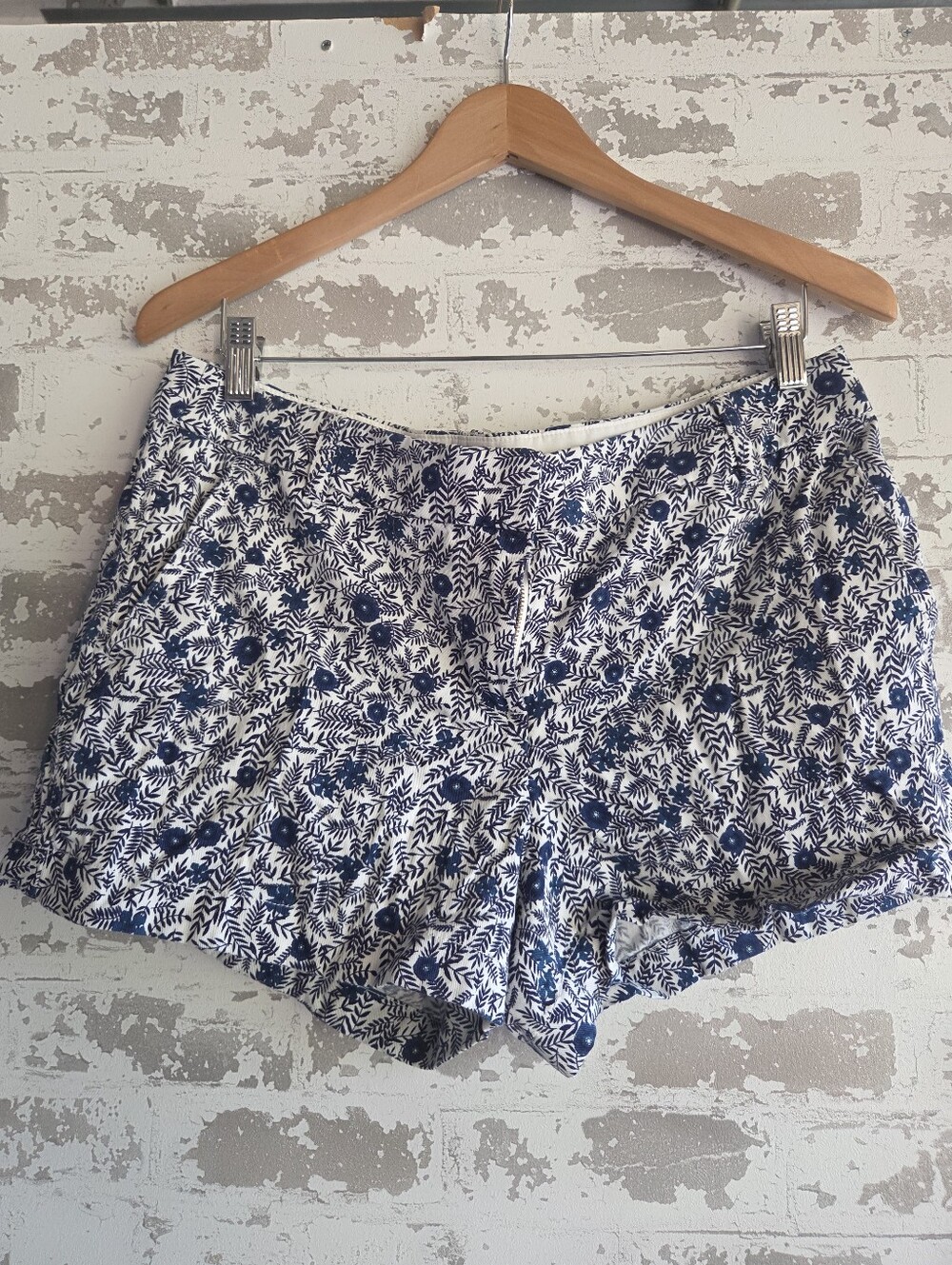 J.Crew Blue White Floral Leaf Print Chino Shorts 10